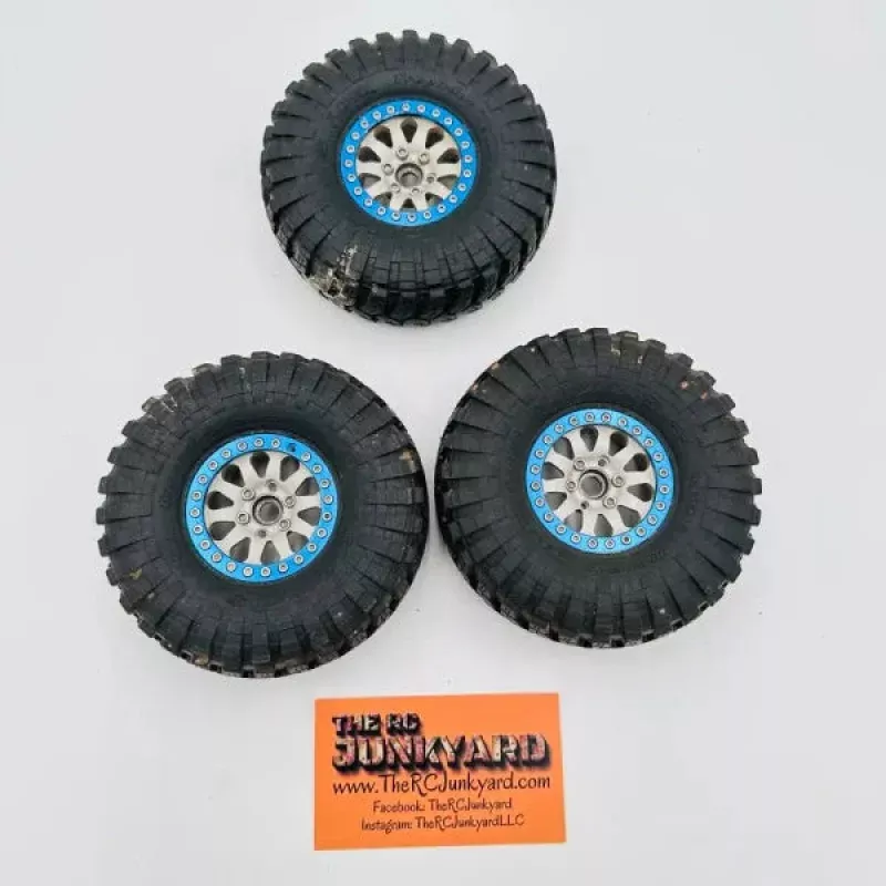 1.9 Aluminum Beadlocks (missing hardware) w/Maxxis Trepadors (3)