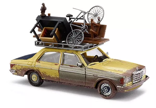 Busch 46858 HO Scale 1977 Mercedes Benz W123 Sedan - Assembled