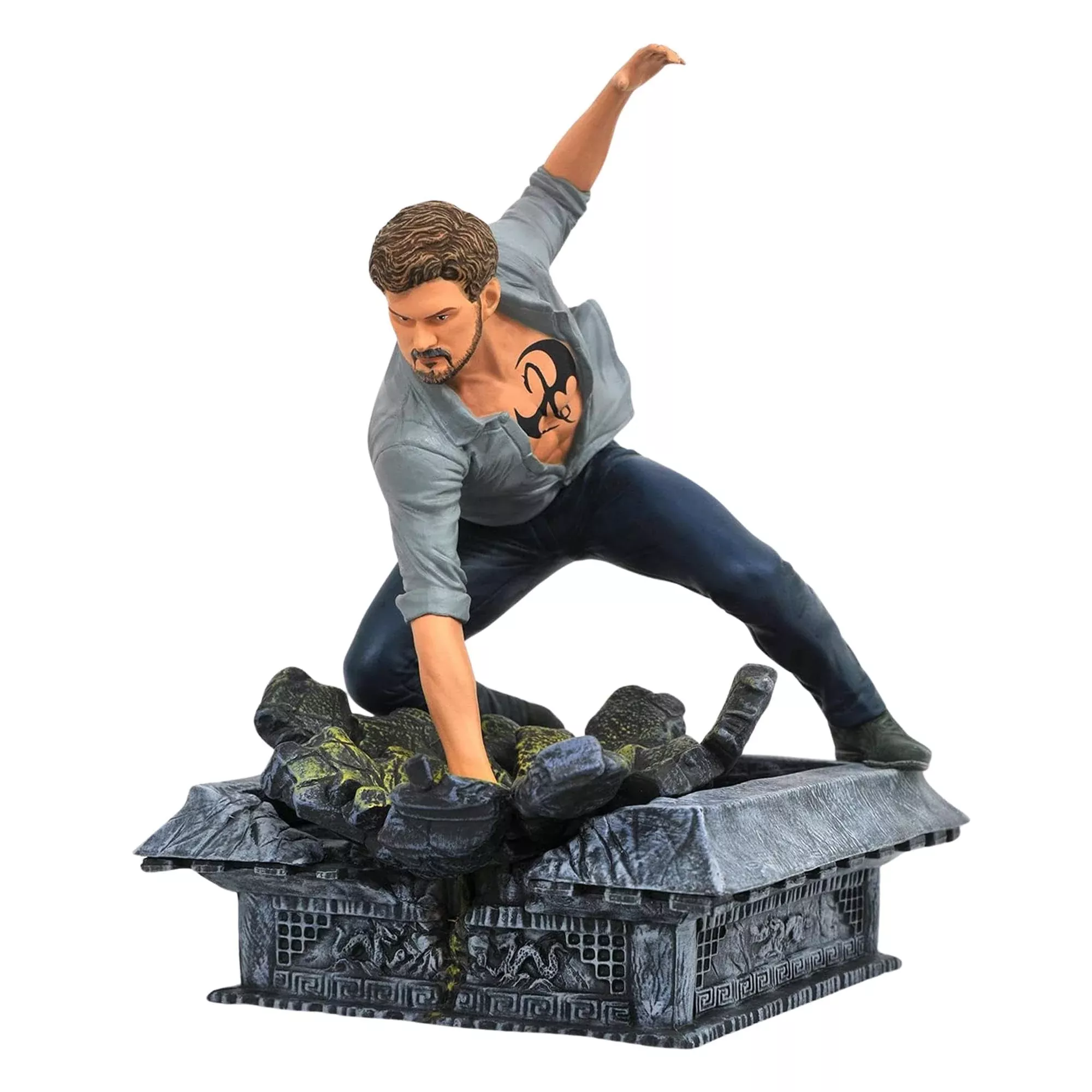Diamond Select Toys Iron Fist PVC Diorama 8" Multicolor