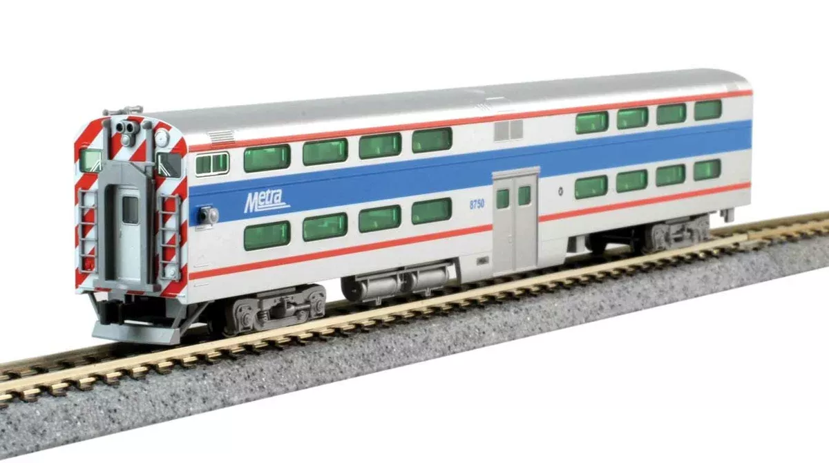 Kato 156-0972 N Scale Pullman Bi-Level 4 Window Cab Coach Chicago Metra 8570