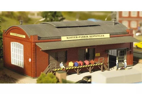PIKO 61833 HO Scale Mopsinger's Case Factory Kit