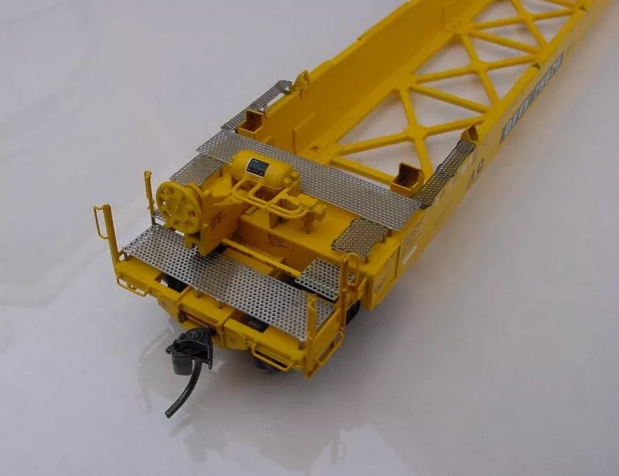 Plano Model Products 156 N Scale Maxi III Walkway Set for Athearn 5 Unit Well Car Set