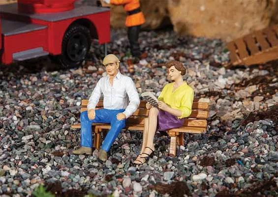 POLA 331501 G Gauge Seated Man and Women 2 Pack