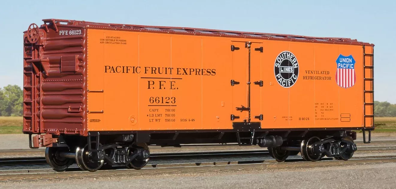 ScaleTrains Kit Classics 1257 40' Steel Reefer SP/UP PFE 66123