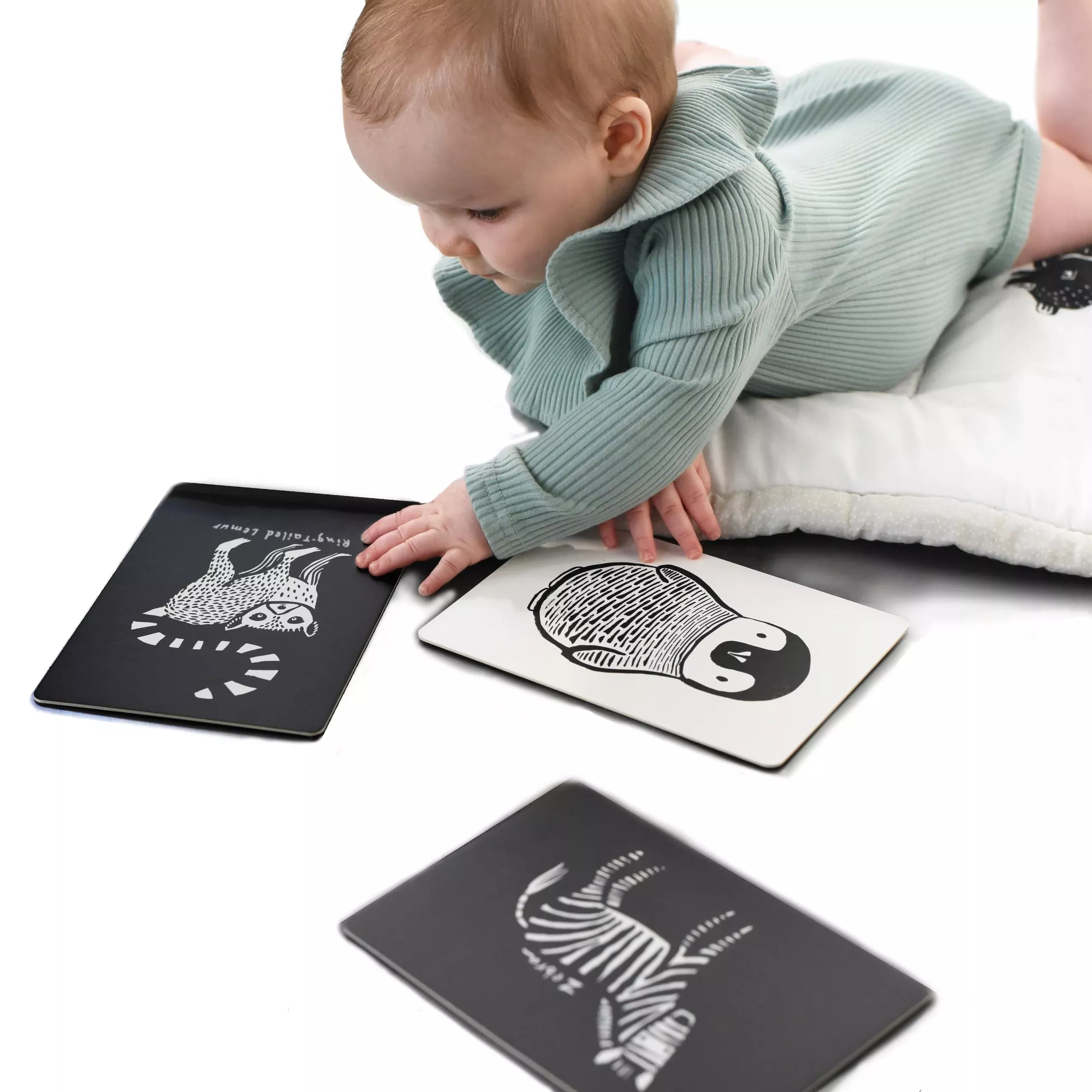 Wee Gallery Art Cards for Newborns, Black and White, 5x7",