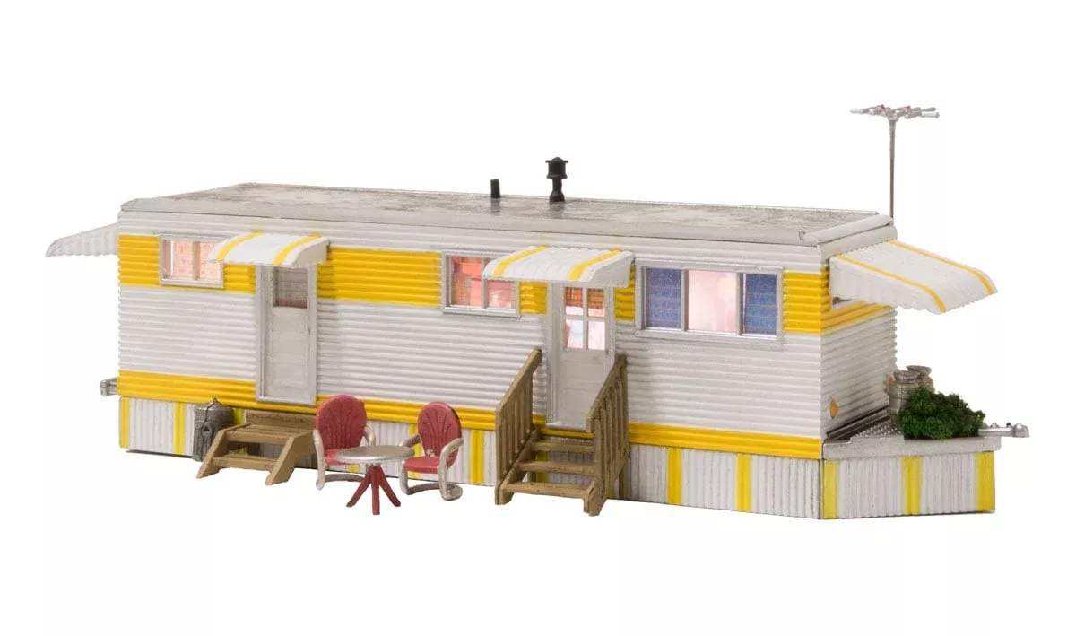 Woodland BR5863 O Scale Built & Ready Structure Sunny Days Trailer with Lights